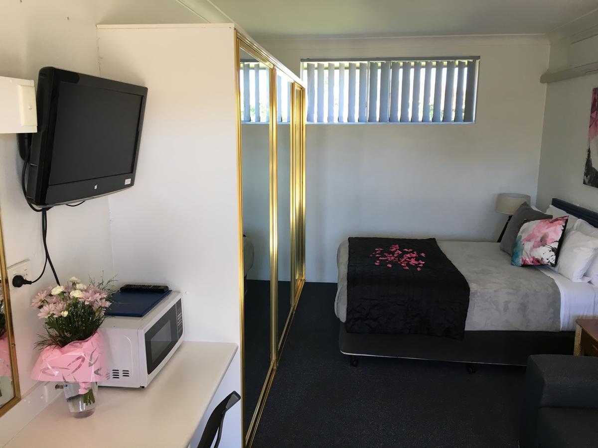 Tall Timbers Motel Dungog Экстерьер фото